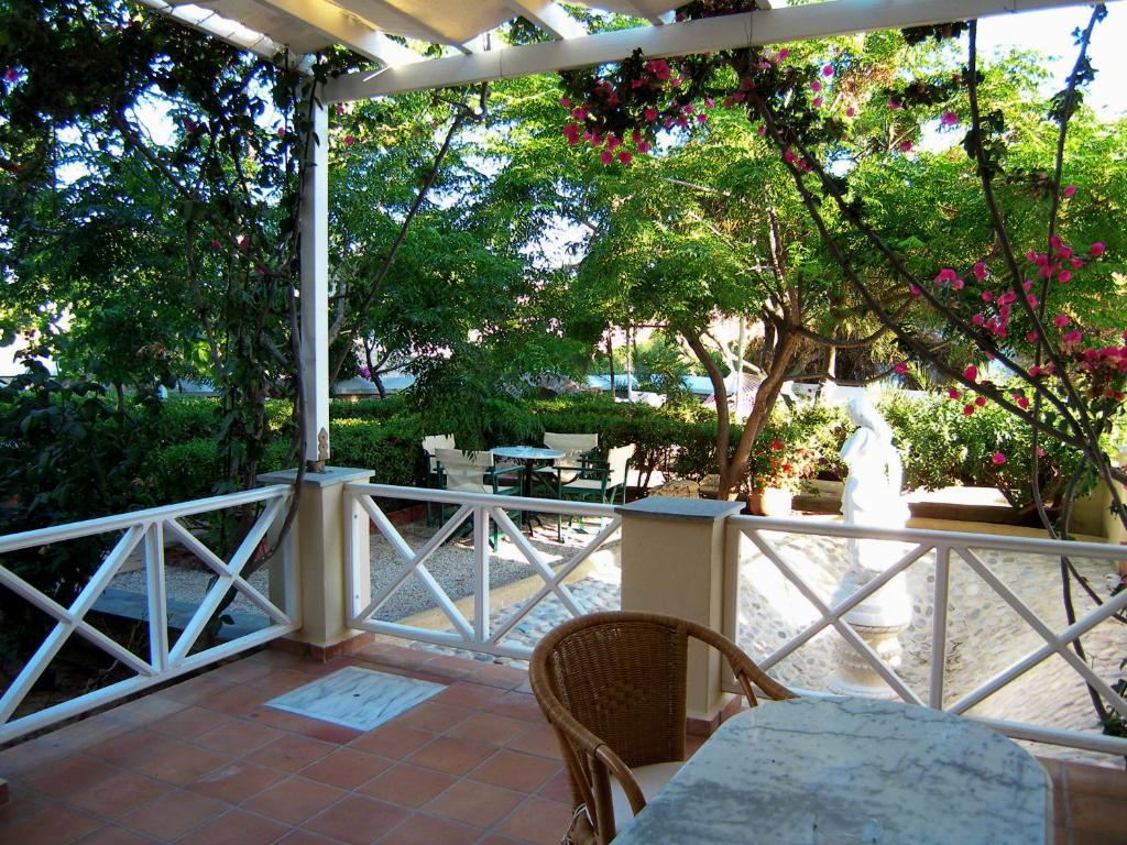 Emilia Luxury Apartments Mégas Yialós-Nítes Rum bild